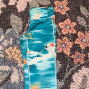 Old Navy Active Tropical Tie-Dye Capri